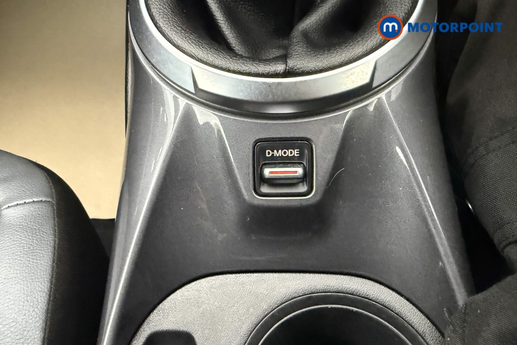 Nissan Juke N-Connecta Manual Petrol SUV - Stock Number (1676010) - 16th supplementary image