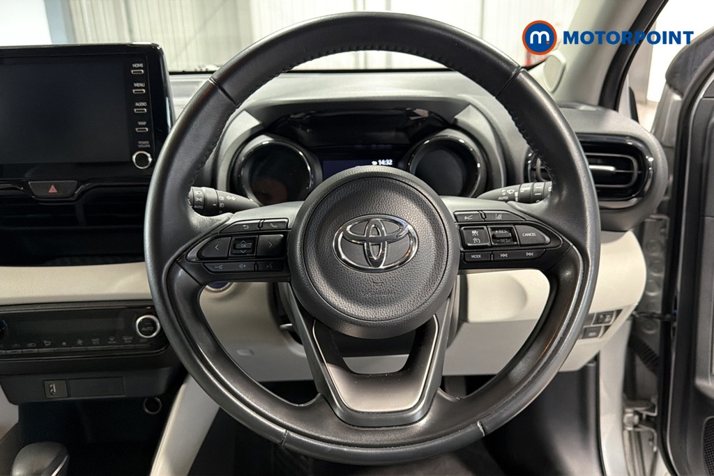 Toyota Yaris Excel Automatic Petrol-Electric Hybrid Hatchback - Stock Number (1676303) - 2nd supplementary image