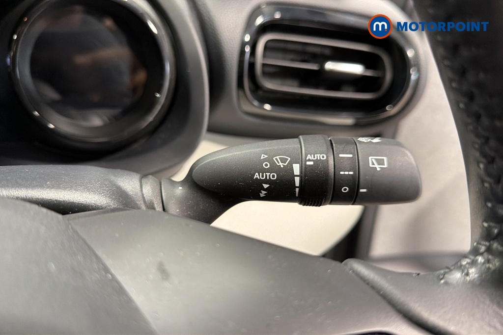 Toyota Yaris Excel Automatic Petrol-Electric Hybrid Hatchback - Stock Number (1676303) - 6th supplementary image