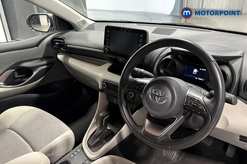 Toyota Yaris Excel Automatic Petrol-Electric Hybrid Hatchback - Stock Number (1676303) - 1st supplementary image