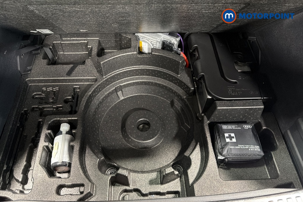 Audi Q3 Black Edition Automatic Petrol SUV - Stock Number (1676357) - 33rd supplementary image