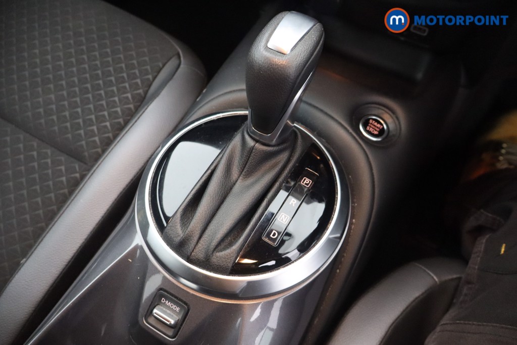 Nissan Juke N-Connecta Automatic Petrol SUV - Stock Number (1679813) - 9th supplementary image