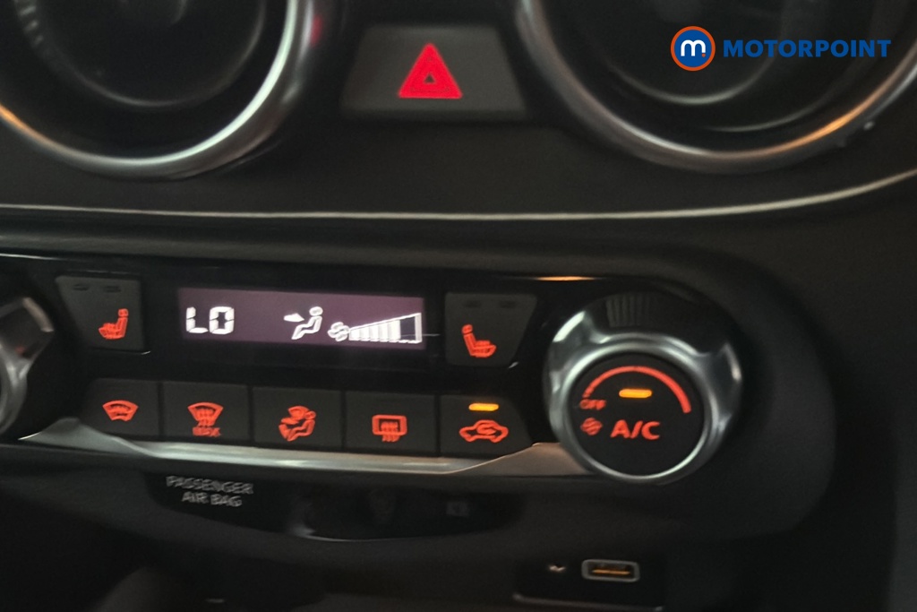 Nissan Juke Tekna-Plus Manual Petrol SUV - Stock Number (1680765) - 995th supplementary image
