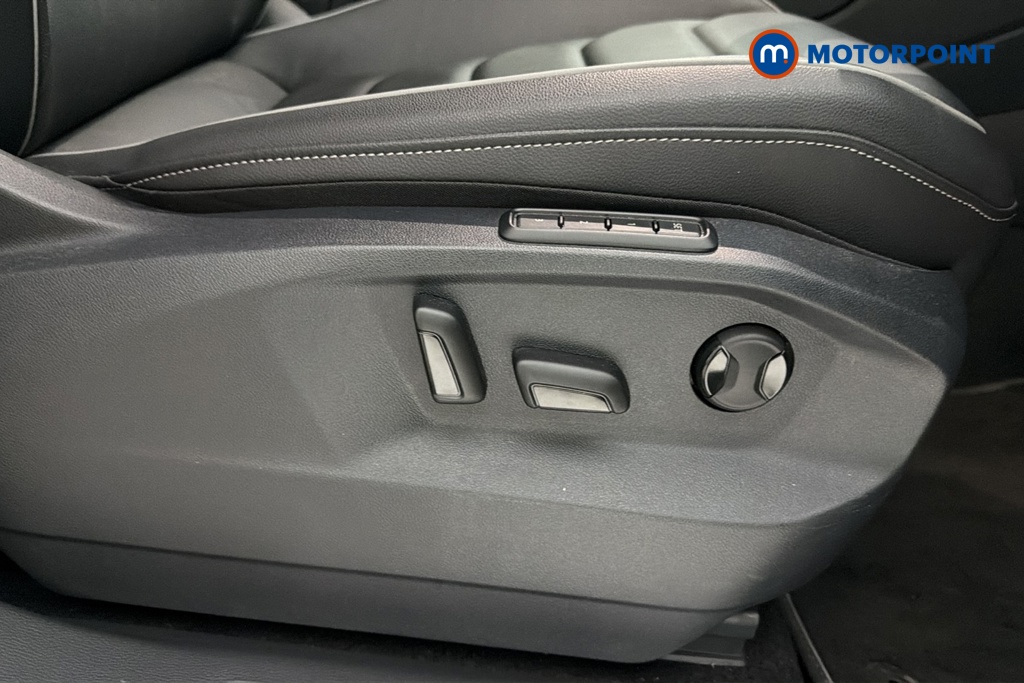 Volkswagen Tiguan R-Line Edition Automatic Diesel SUV - Stock Number (1681715) - 23rd supplementary image