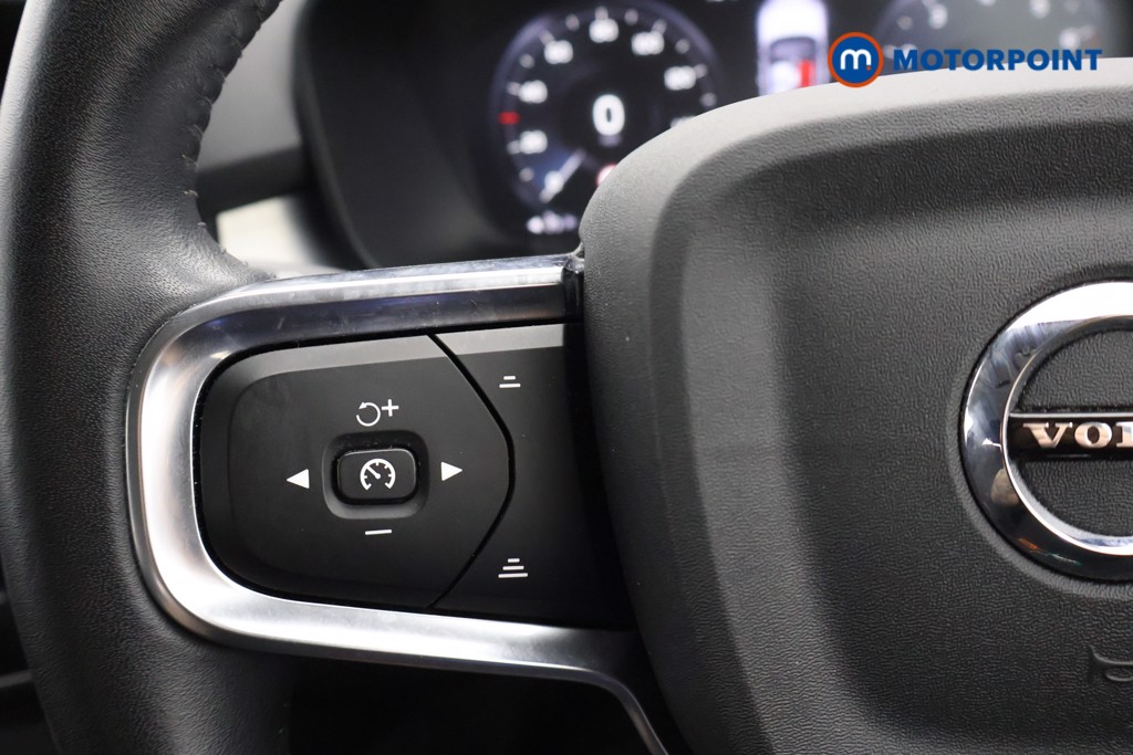 Volvo Xc40 Momentum Manual Petrol SUV - Stock Number (1675978) - 2nd supplementary image