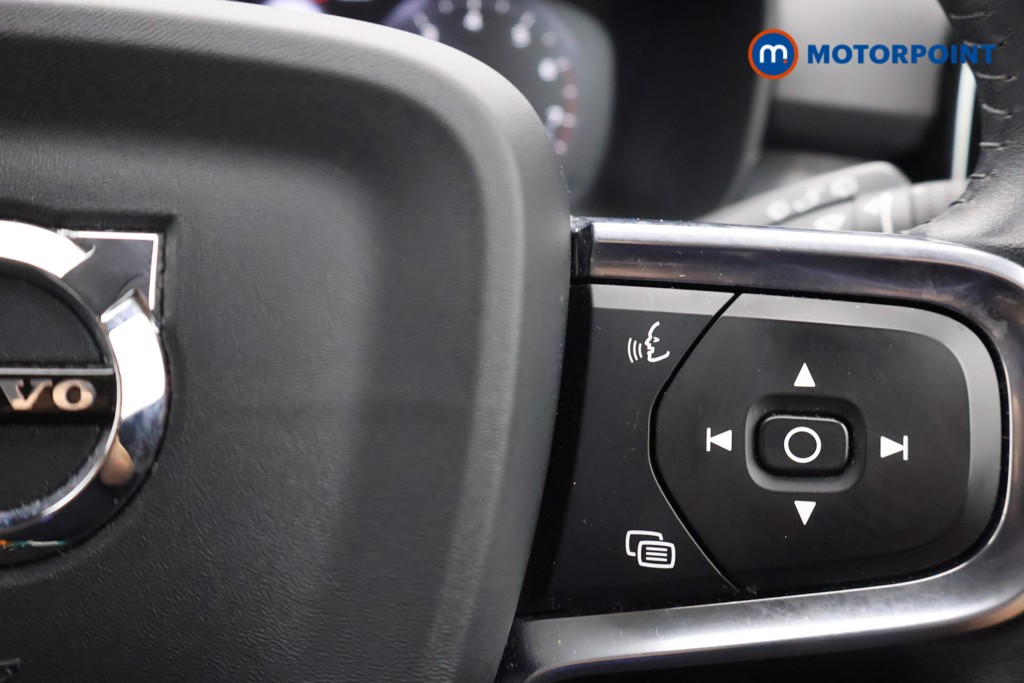 Volvo Xc40 Momentum Manual Petrol SUV - Stock Number (1675978) - 3rd supplementary image