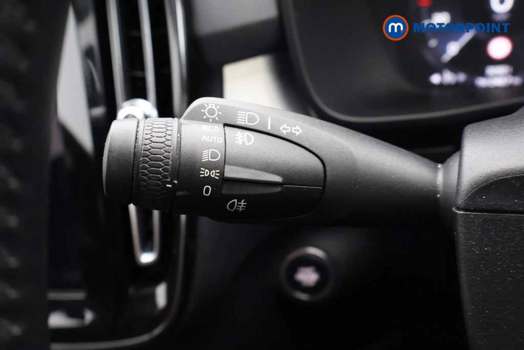 Volvo Xc40 Momentum Manual Petrol SUV - Stock Number (1675978) - 4th supplementary image