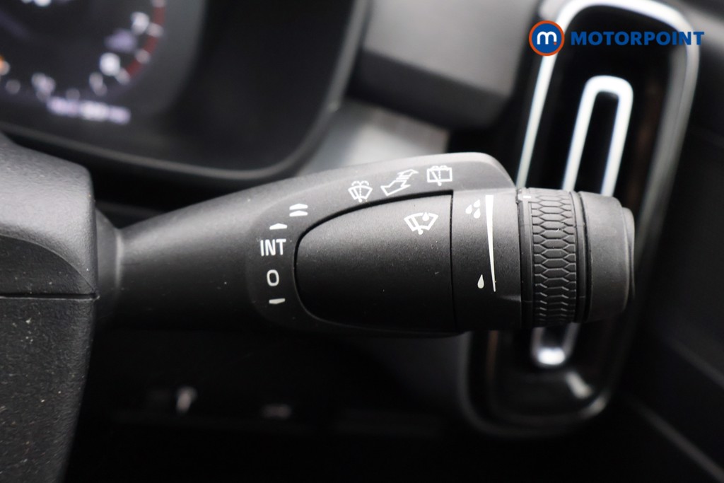 Volvo Xc40 Momentum Manual Petrol SUV - Stock Number (1675978) - 5th supplementary image