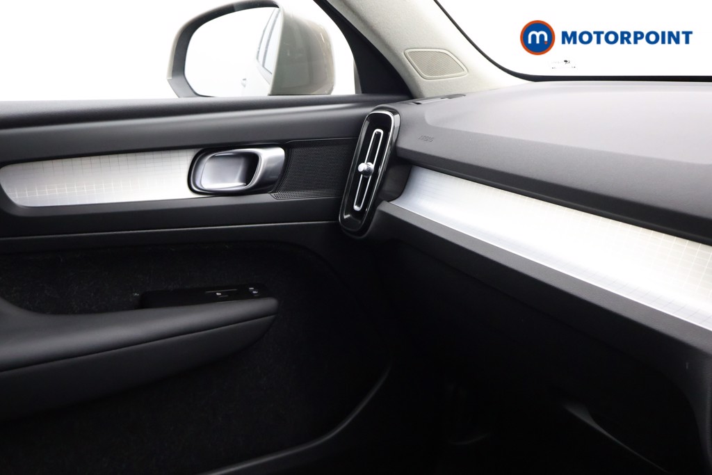 Volvo Xc40 Momentum Manual Petrol SUV - Stock Number (1675978) - 10th supplementary image
