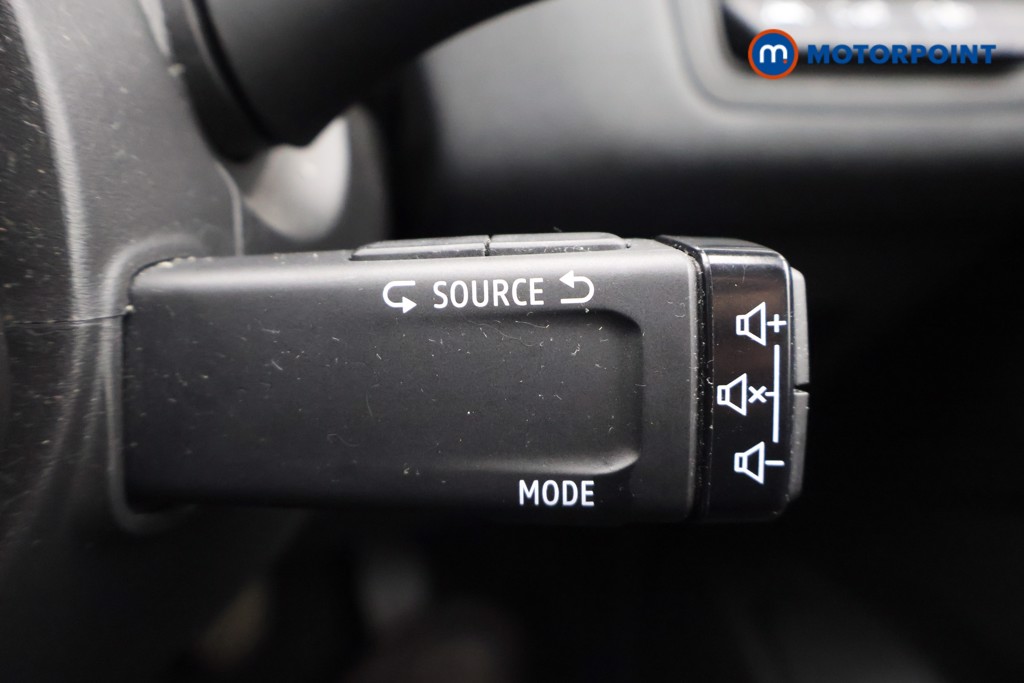 Renault Captur Iconic Manual Petrol SUV - Stock Number (1677547) - 5th supplementary image