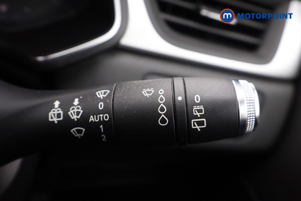 Renault Captur Iconic Manual Petrol SUV - Stock Number (1677547) - 6th supplementary image