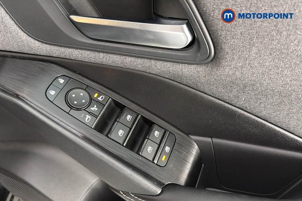 Nissan Qashqai Acenta Premium Automatic Petrol-Electric Hybrid SUV - Stock Number (1683661) - 19th supplementary image