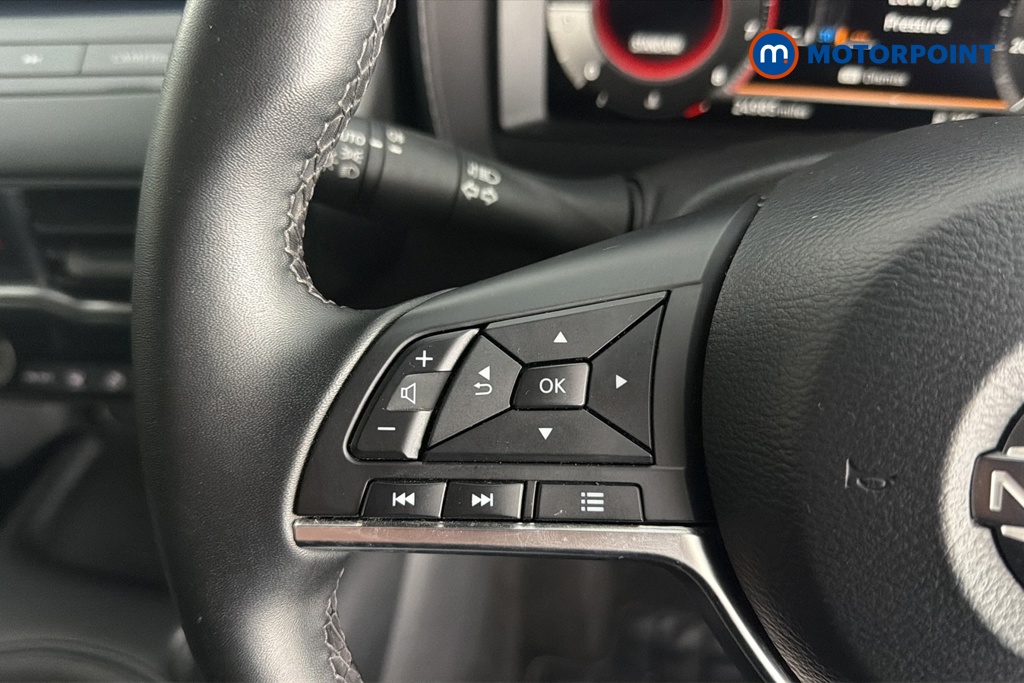 Nissan Juke N-Connecta Manual Petrol SUV - Stock Number (1635834) - 4th supplementary image