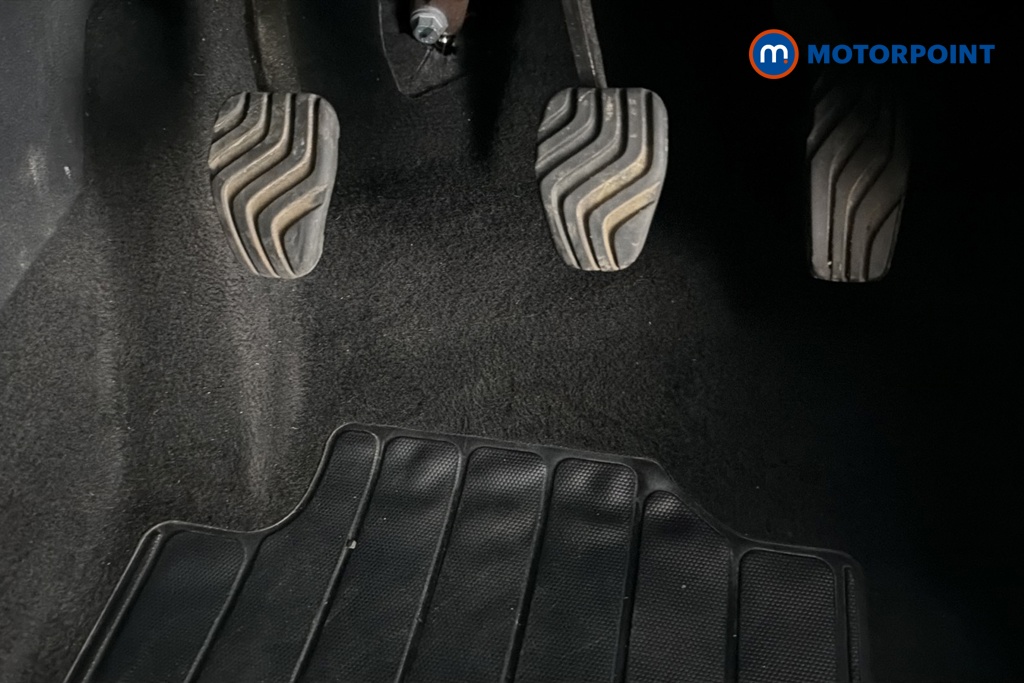 Nissan Juke N-Connecta Manual Petrol SUV - Stock Number (1635834) - 24th supplementary image
