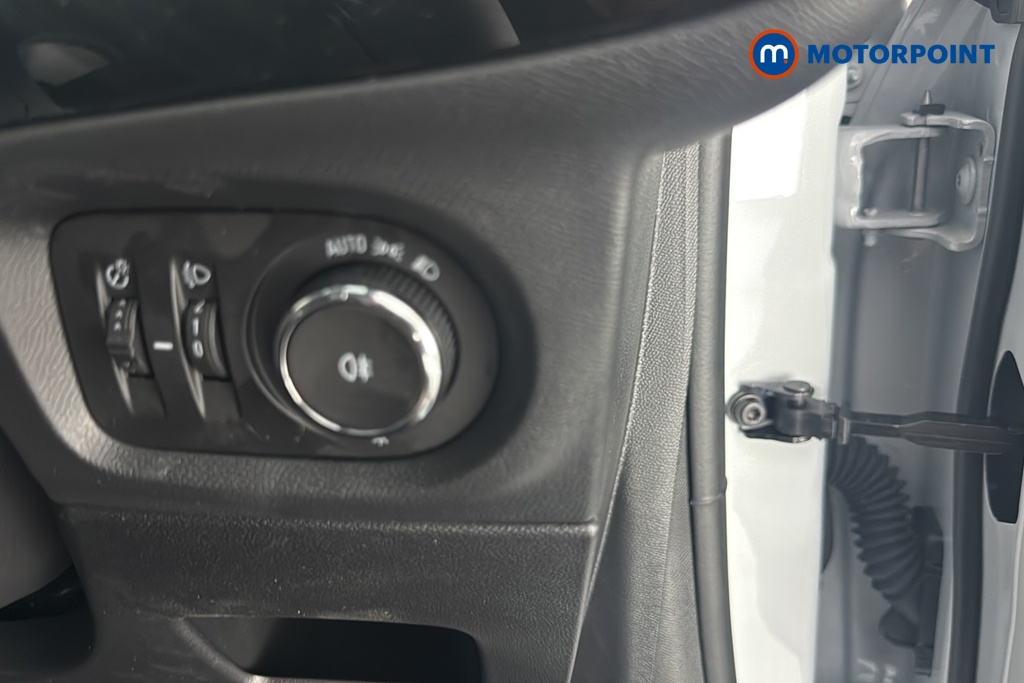 Vauxhall Corsa YES Manual Petrol Hatchback - Stock Number (1639892) - 11th supplementary image