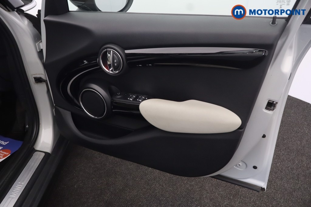 Mini Hatchback Cooper Exclusive Automatic Petrol Hatchback - Stock Number (1673115) - 17th supplementary image