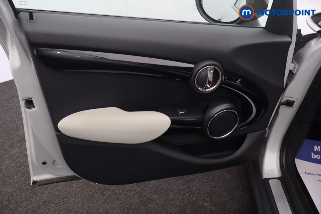 Mini Hatchback Cooper Exclusive Automatic Petrol Hatchback - Stock Number (1673115) - 34th supplementary image