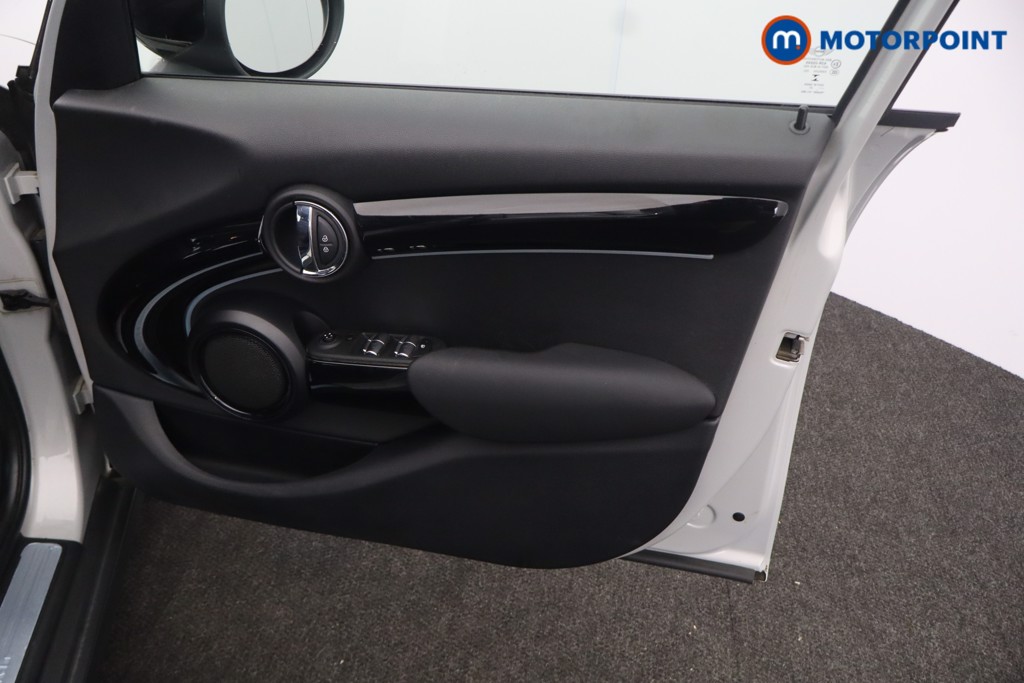 Mini Hatchback Cooper Classic Manual Petrol Hatchback - Stock Number (1677548) - 17th supplementary image