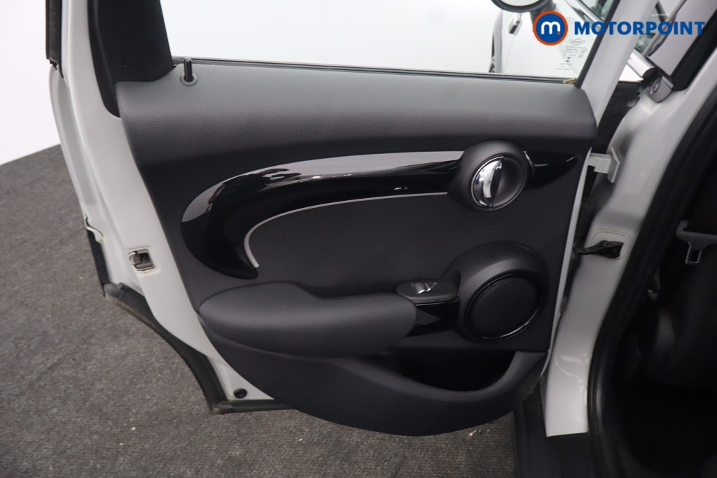 Mini Hatchback Cooper Classic Manual Petrol Hatchback - Stock Number (1677548) - 32nd supplementary image
