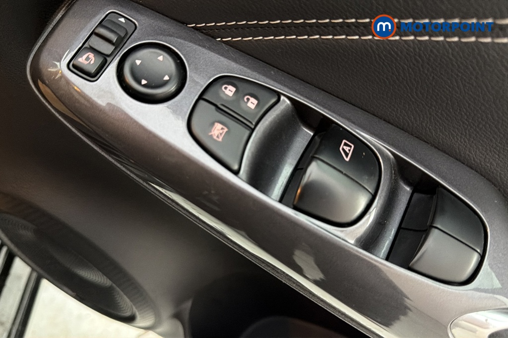 Nissan Juke N-Connecta Automatic Petrol SUV - Stock Number (1677785) - 19th supplementary image
