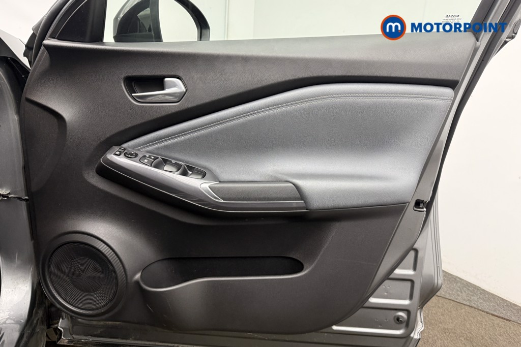 Nissan Juke N-Connecta Manual Petrol SUV - Stock Number (1678289) - 2nd supplementary image