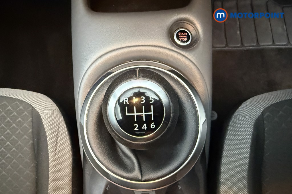 Nissan Juke N-Connecta Manual Petrol SUV - Stock Number (1678289) - 9th supplementary image