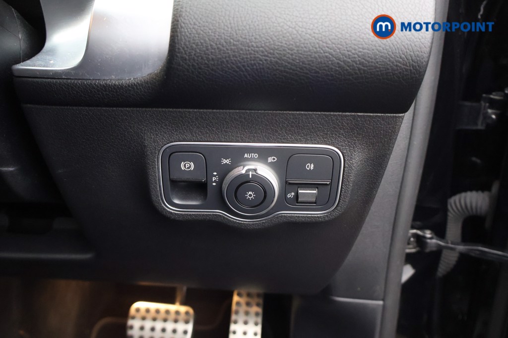 Mercedes-Benz GLB Amg Line Automatic Petrol SUV - Stock Number (1679106) - 19th supplementary image