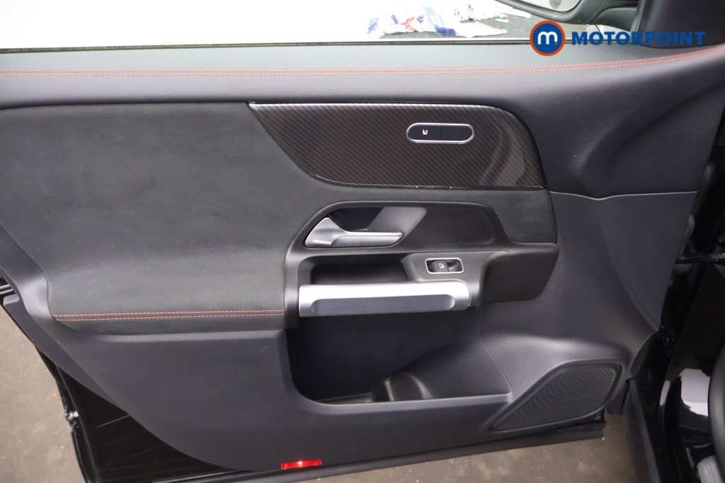 Mercedes-Benz GLB Amg Line Automatic Petrol SUV - Stock Number (1679106) - 32nd supplementary image