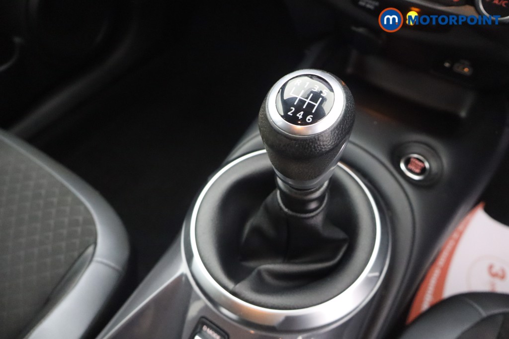 Nissan Juke N-Connecta Manual Petrol SUV - Stock Number (1679908) - 4th supplementary image