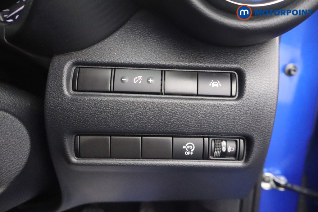 Nissan Juke N-Connecta Manual Petrol SUV - Stock Number (1679908) - 9th supplementary image