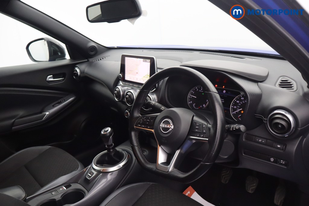 Nissan Juke N-Connecta Manual Petrol SUV - Stock Number (1679908) - 1st supplementary image