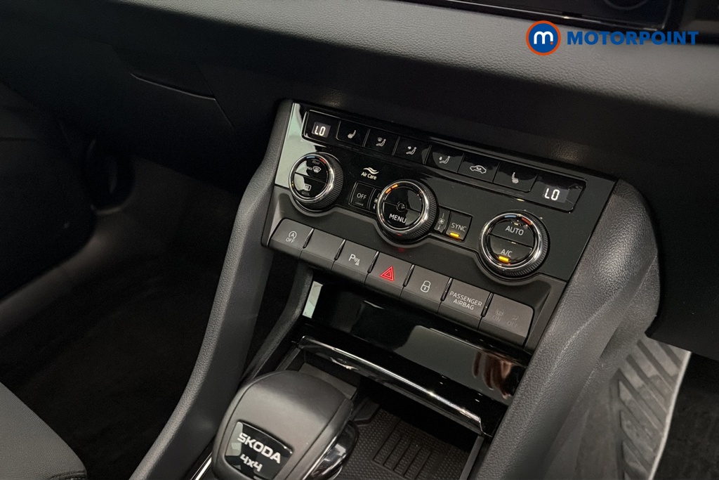 Skoda Karoq Sportline Automatic Petrol SUV - Stock Number (1679926) - 12th supplementary image