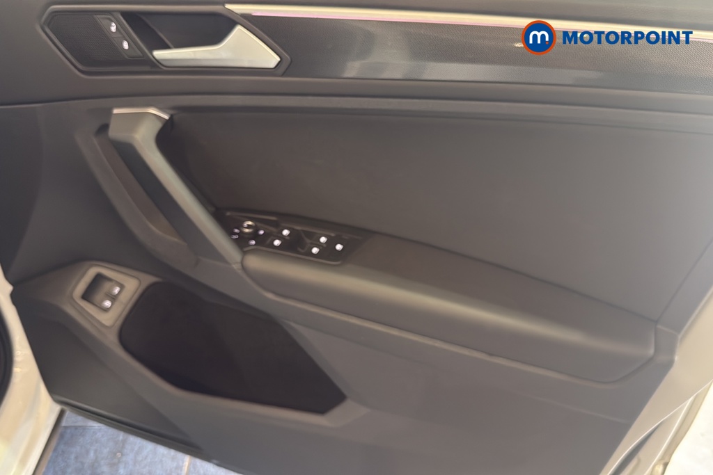 Volkswagen Tiguan Elegance Automatic Petrol Plug-In Hybrid SUV - Stock Number (1683089) - 18th supplementary image