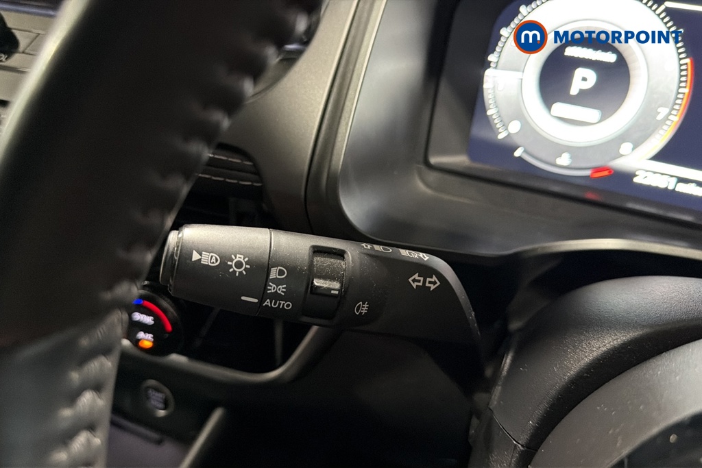 Nissan Qashqai N-Connecta Automatic Petrol SUV - Stock Number (1676746) - 5th supplementary image