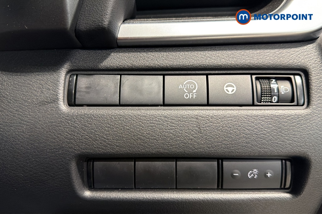 Nissan Qashqai N-Connecta Automatic Petrol SUV - Stock Number (1676746) - 11th supplementary image