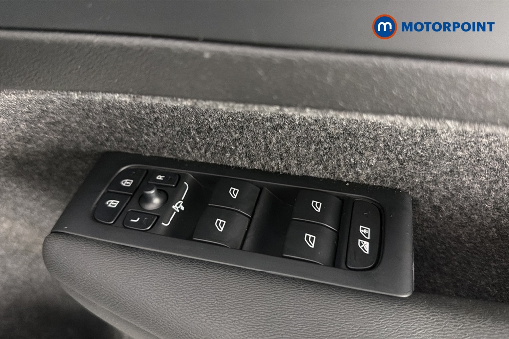 Volvo Xc40 Core Automatic Petrol SUV - Stock Number (1680373) - 19th supplementary image