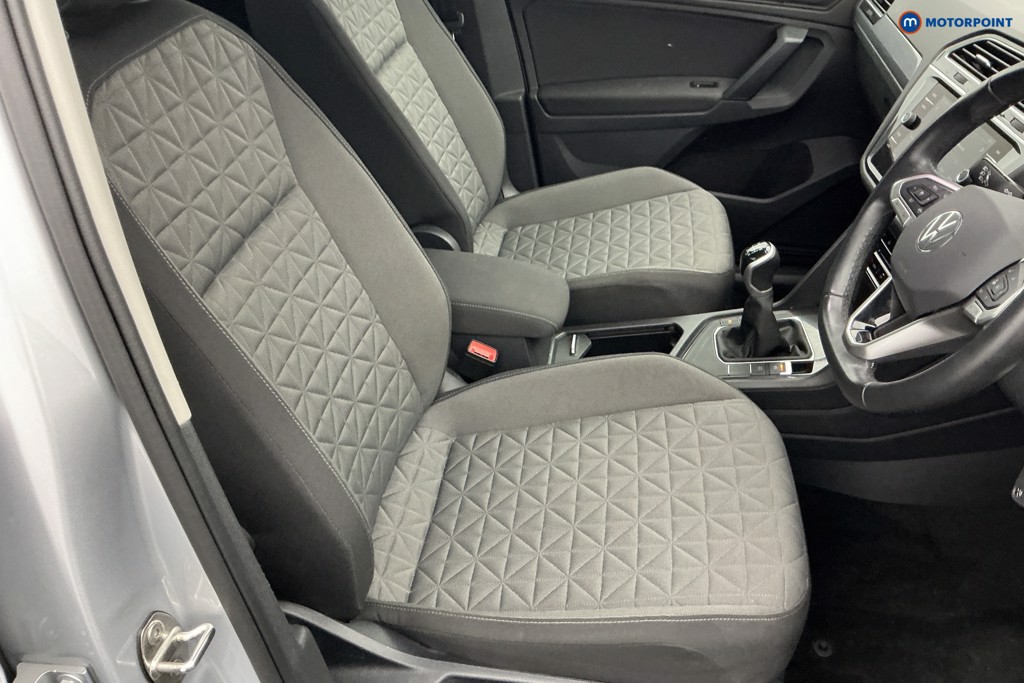 Volkswagen Tiguan Life Manual Petrol SUV - Stock Number (1680505) - 5th supplementary image