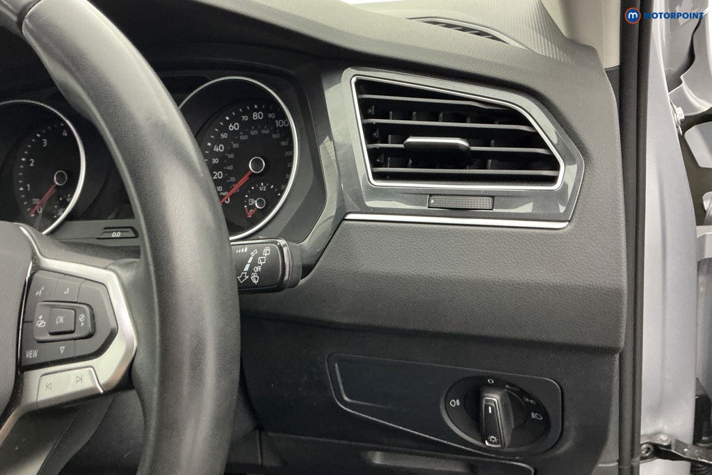 Volkswagen Tiguan Life Manual Petrol SUV - Stock Number (1680505) - 24th supplementary image