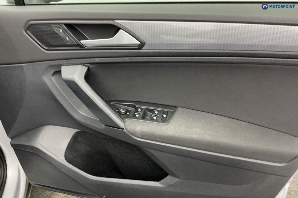 Volkswagen Tiguan Life Manual Petrol SUV - Stock Number (1680505) - 26th supplementary image