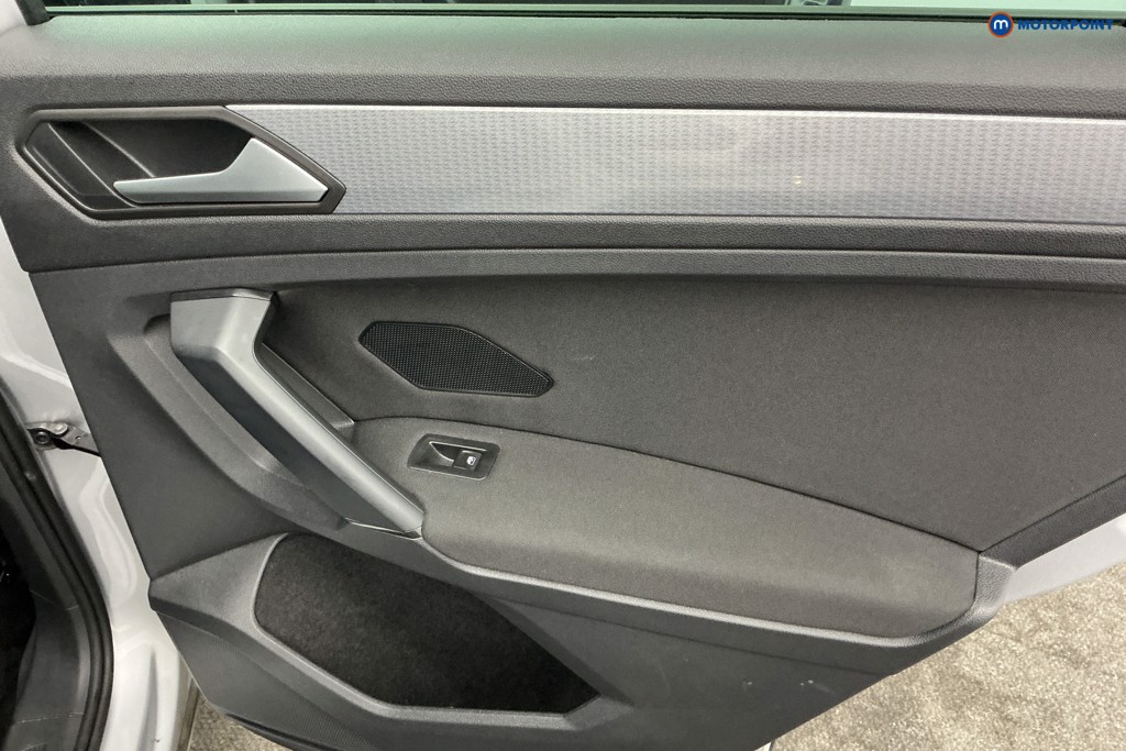 Volkswagen Tiguan Life Manual Petrol SUV - Stock Number (1680505) - 28th supplementary image