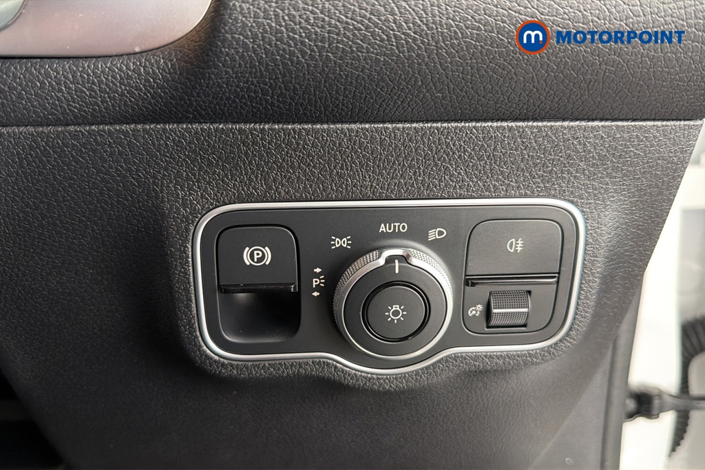 Mercedes-Benz GLB Amg Line Automatic Petrol SUV - Stock Number (1680776) - 11th supplementary image