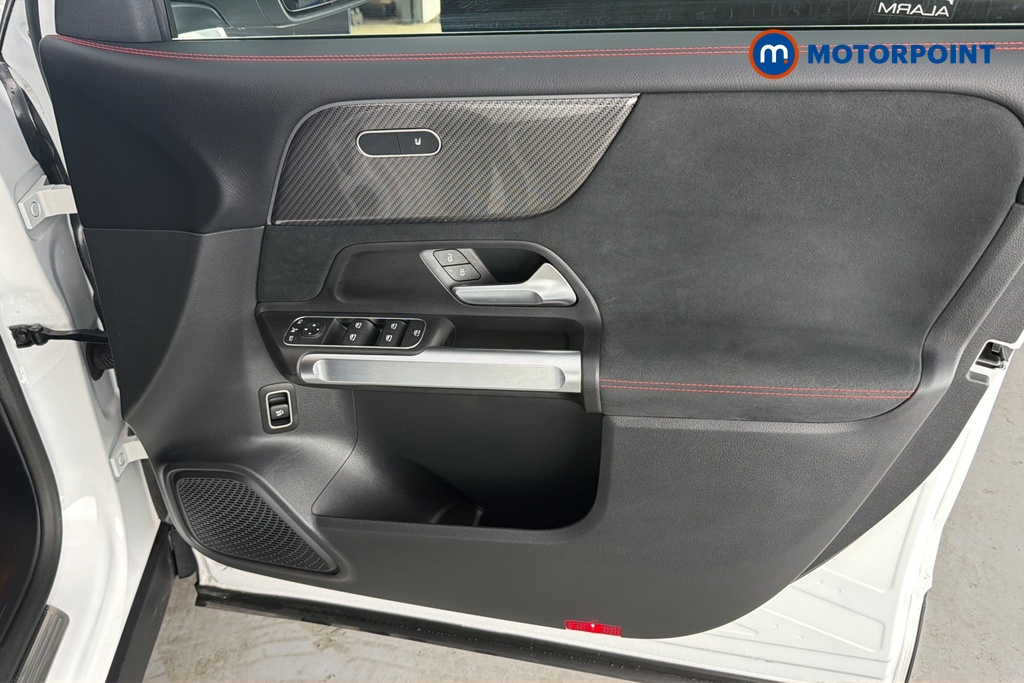 Mercedes-Benz GLB Amg Line Automatic Petrol SUV - Stock Number (1680776) - 18th supplementary image