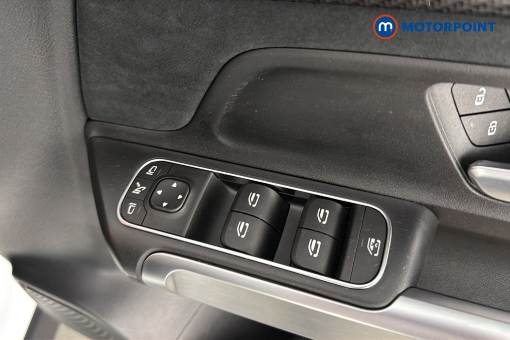 Mercedes-Benz GLB Amg Line Automatic Petrol SUV - Stock Number (1680776) - 19th supplementary image