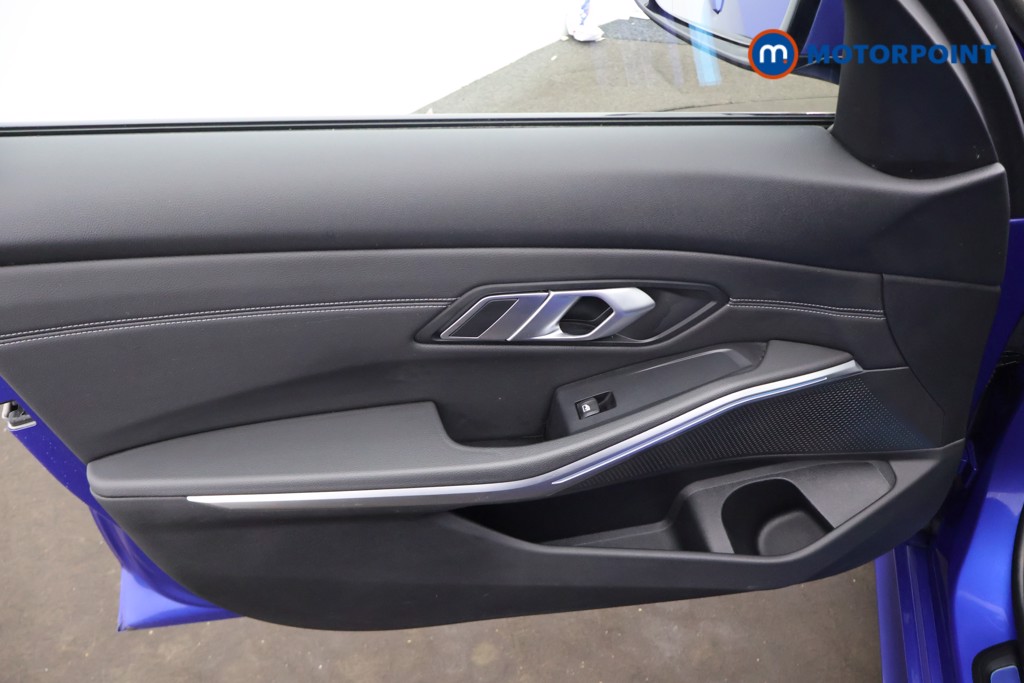 BMW 3 Series M Sport Automatic Petrol Plug-In Hybrid Saloon - Stock Number (1683317) - 30th supplementary image
