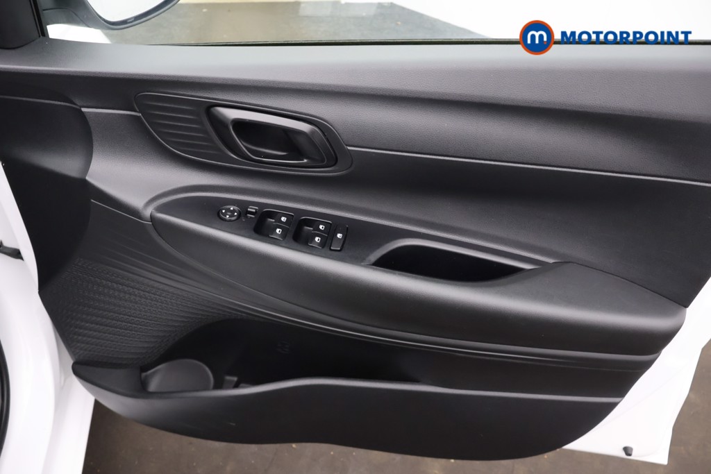 Hyundai I20 Advance Manual Petrol Hatchback - Stock Number (1679200) - 16th supplementary image