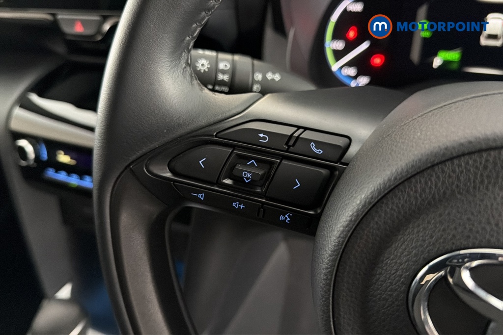 Toyota Yaris Cross Design Automatic Petrol-Electric Hybrid Estate - Stock Number (1679887) - 4th supplementary image