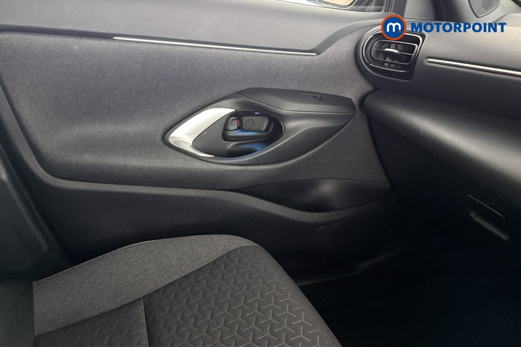 Toyota Yaris Cross Design Automatic Petrol-Electric Hybrid Estate - Stock Number (1679887) - 10th supplementary image