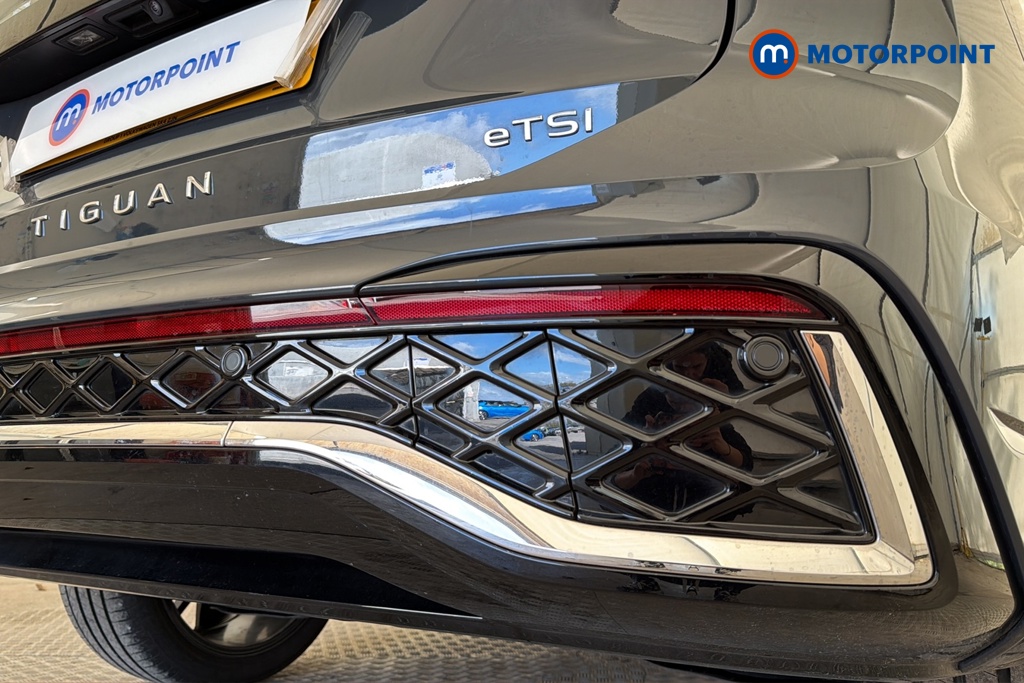 Volkswagen Tiguan R-Line Automatic Petrol SUV - Stock Number (1681631) - 39th supplementary image