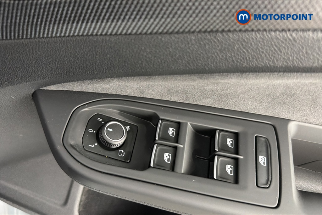 Volkswagen Golf R-Line Automatic Petrol Hatchback - Stock Number (1683341) - 19th supplementary image