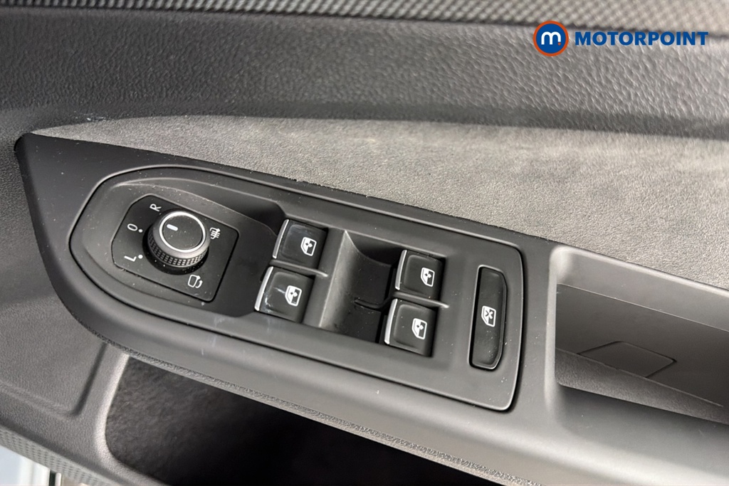 Volkswagen Golf R-Line Automatic Petrol Hatchback - Stock Number (1683342) - 19th supplementary image